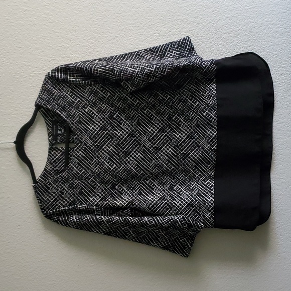 5/$25 Atmosphere Blouse - Picture 4 of 4